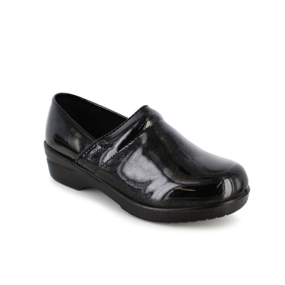 Nursing clogs